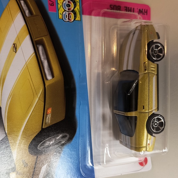 B22 Hot Wheels 84 Corvette Stingray   with shipping protector - Picture 2 of 3
